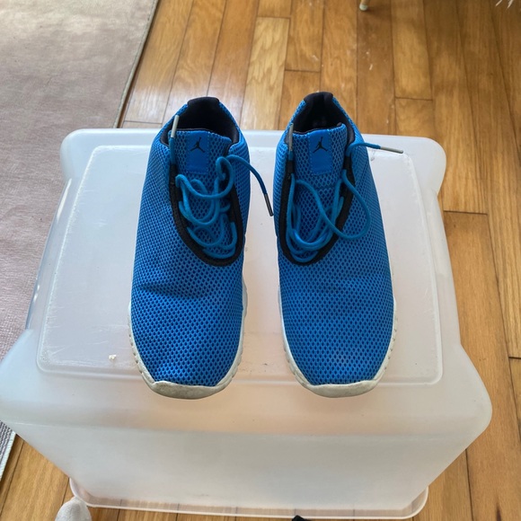 Nike Jordan Low Top Ftures - Picture 3 of 5